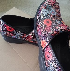 Rasolli Flowered Texture Clogs